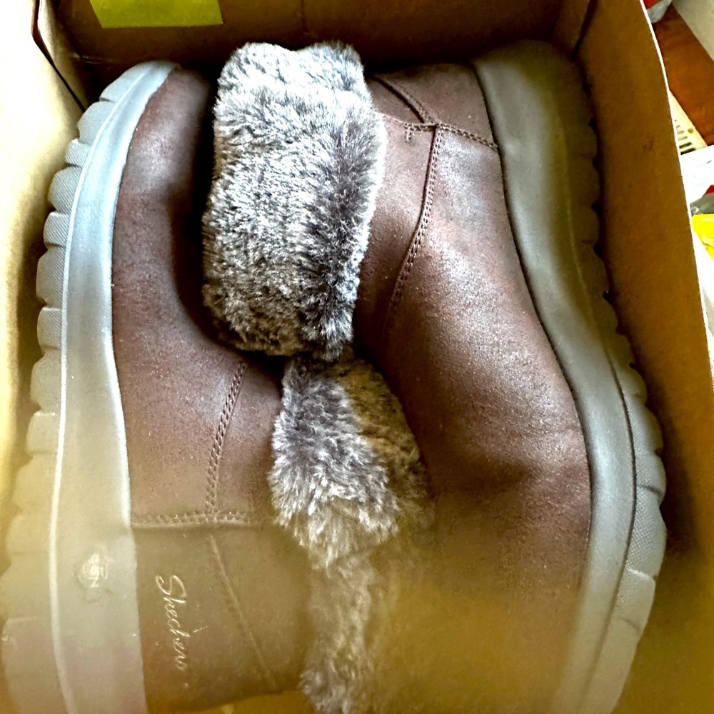 Sketcher women’s winter boots size 7 brown